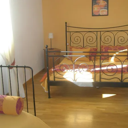 La Rondine Апартаменты Лукка